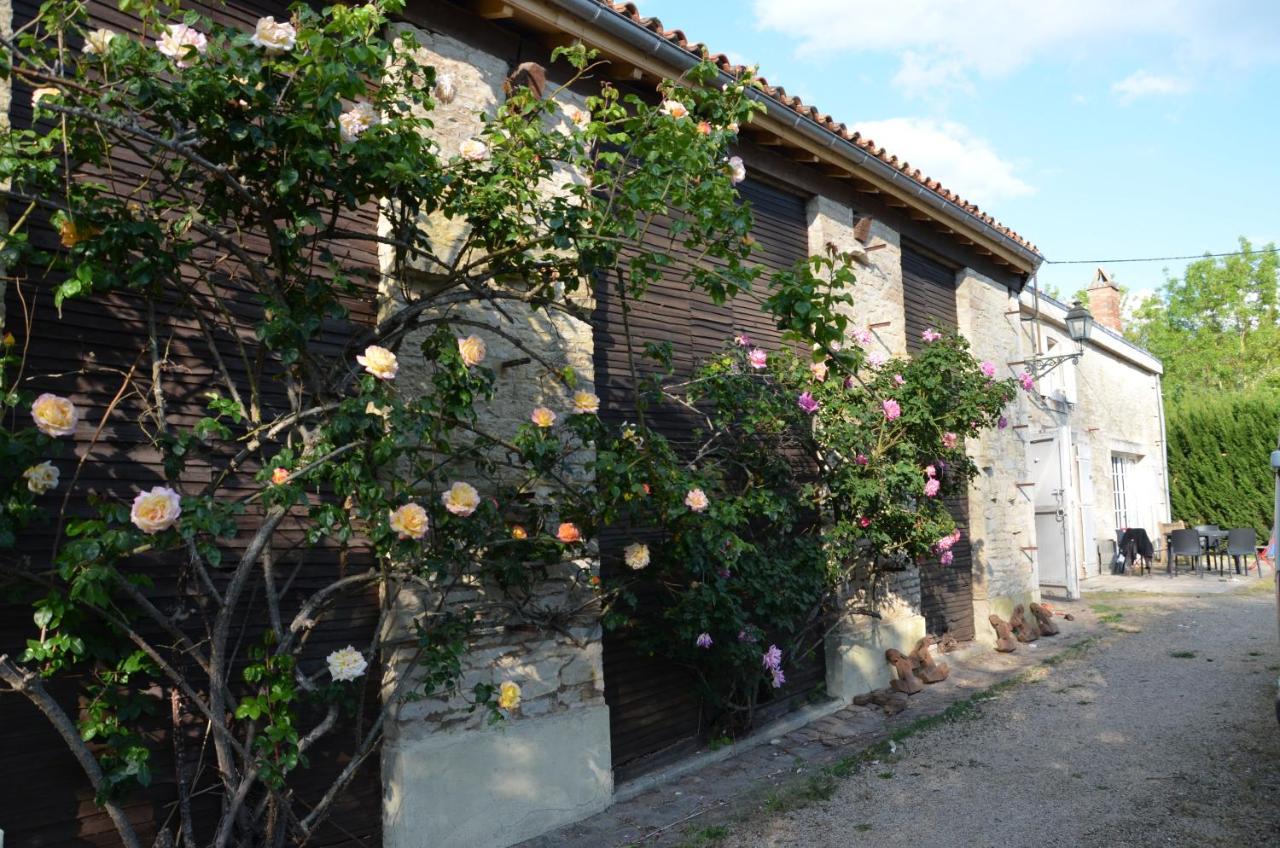 La Maison Des Herons Le Vanneau-Irleau Exteriör bild